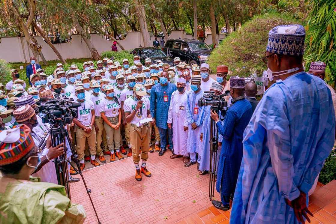 Buhari addressing NYSC members at his home in Daura