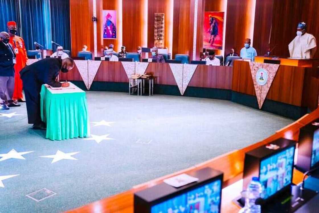 Buhari ya jagoranci taron FEC na farko a 2021, ya rantsar da sabbin kwamishinoni uku