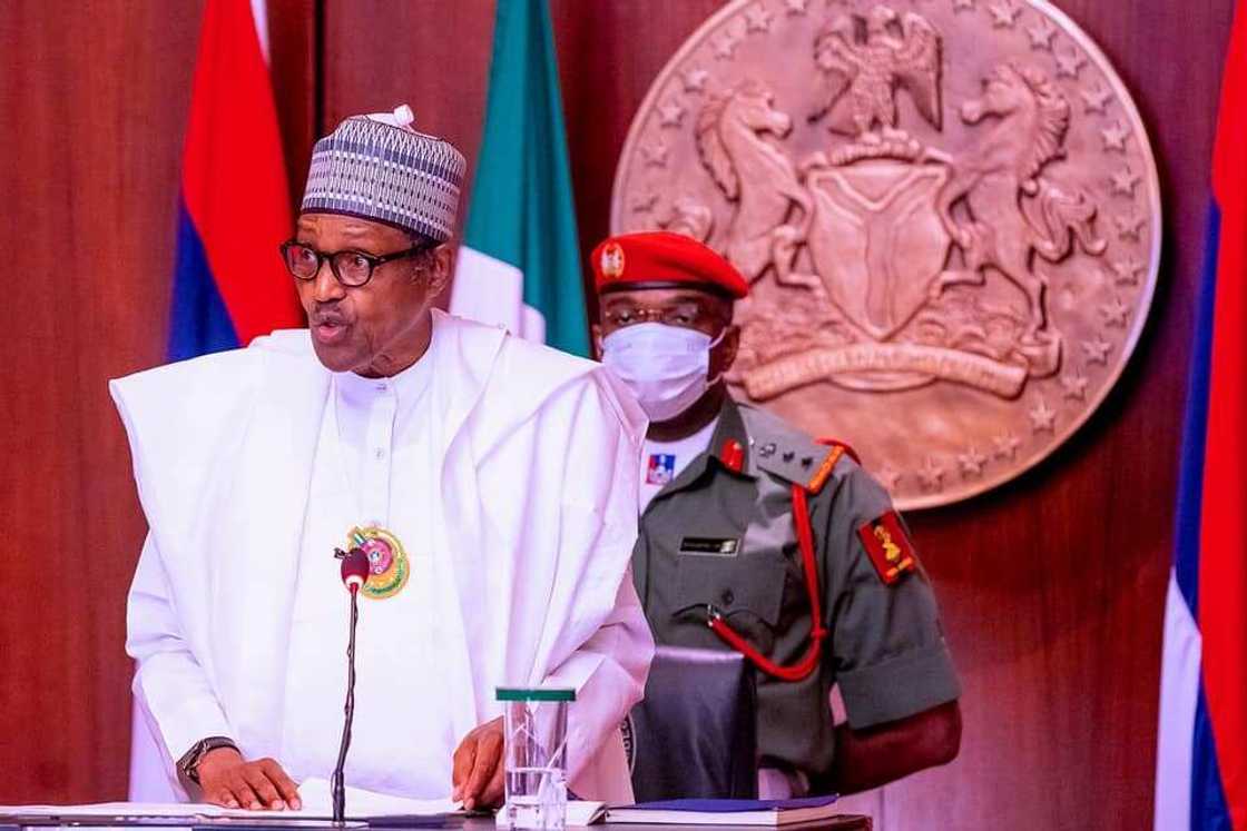 Yanzu-yanzu: Buhari ya kaddamar da sabon matatar mai a jihar Imo (Hotuna) Yanzu-yanzu: Buhari ya kaddamar da sabon matatar mai a jihar Imo (Hotuna)