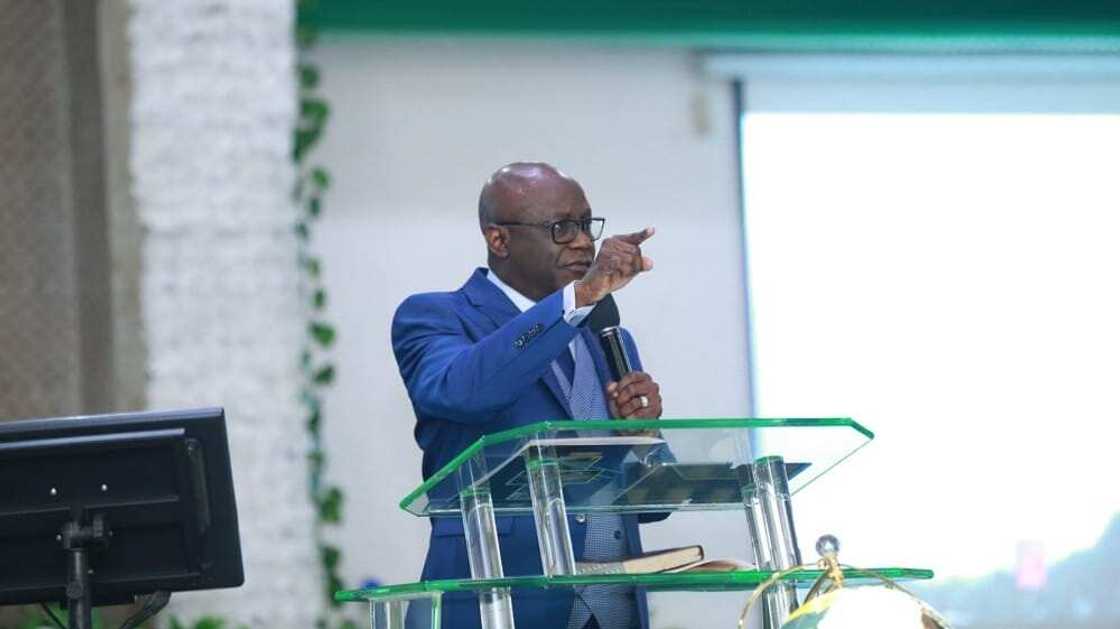 Tunde Bakare: Video of Prominent Nigerian Pastor Reading Quran Emerges Tunde Bakare: Video of Prominent Nigerian Pastor Reading Quran Emerges