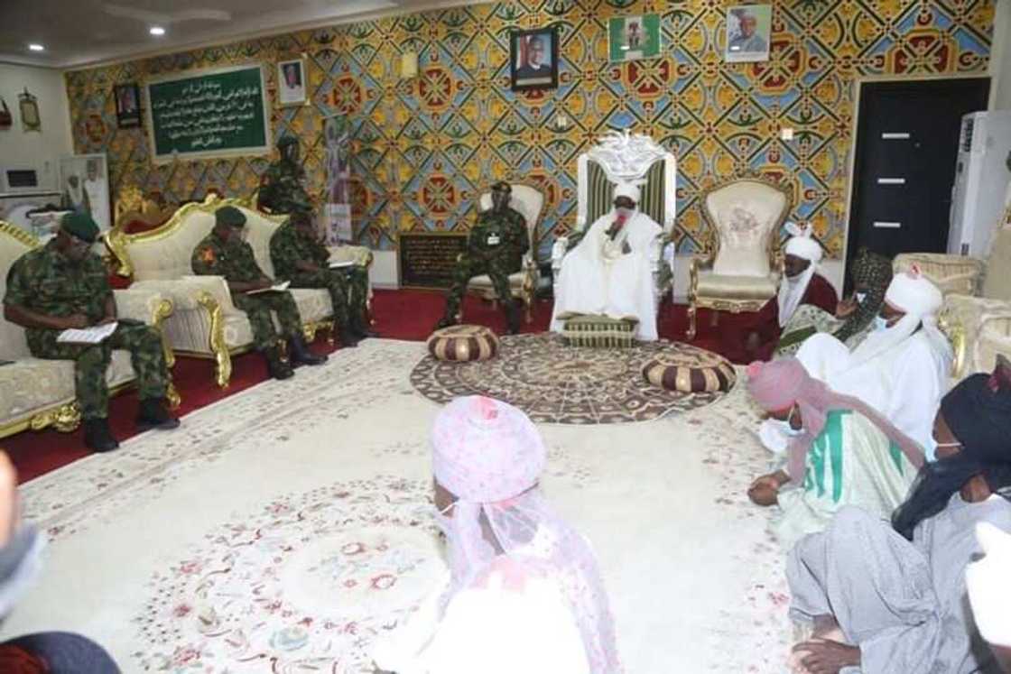 Umar Farouk ya jinjinawa Buratai, Dakarun Sojoji, ya bada shawara kan sha'anin tsaro Umar Farouk ya jinjinawa Buratai, Dakarun Sojoji, ya bada shawara kan sha'anin tsaro