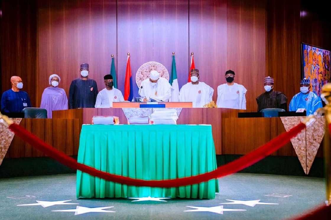 Kasafin kudin 2021: N2.24bn na tafiye-tafiye, N135m na nishadi aka ware wa Buhari Kasafin kudin 2021: N2.24bn na tafiye-tafiye, N135m na nishadi aka ware wa Buhari