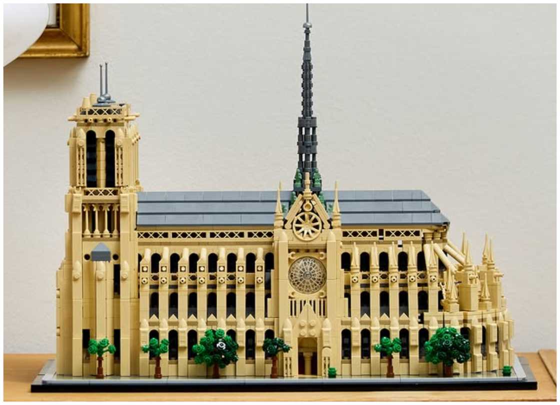 LEGO Architecture Notre-Dame de Paris LEGO Architecture Notre-Dame de Paris