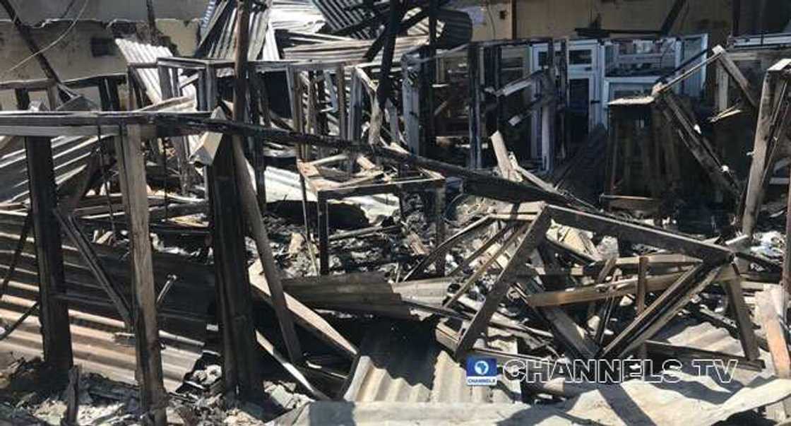 Gwamna Zulum ya nada kwamiti na musamman kan gobarar kasuwar Jagwol (Kalli hotunan annobar) Gwamna Zulum ya nada kwamiti na musamman kan gobarar kasuwar Jagwol (Kalli hotunan annobar)