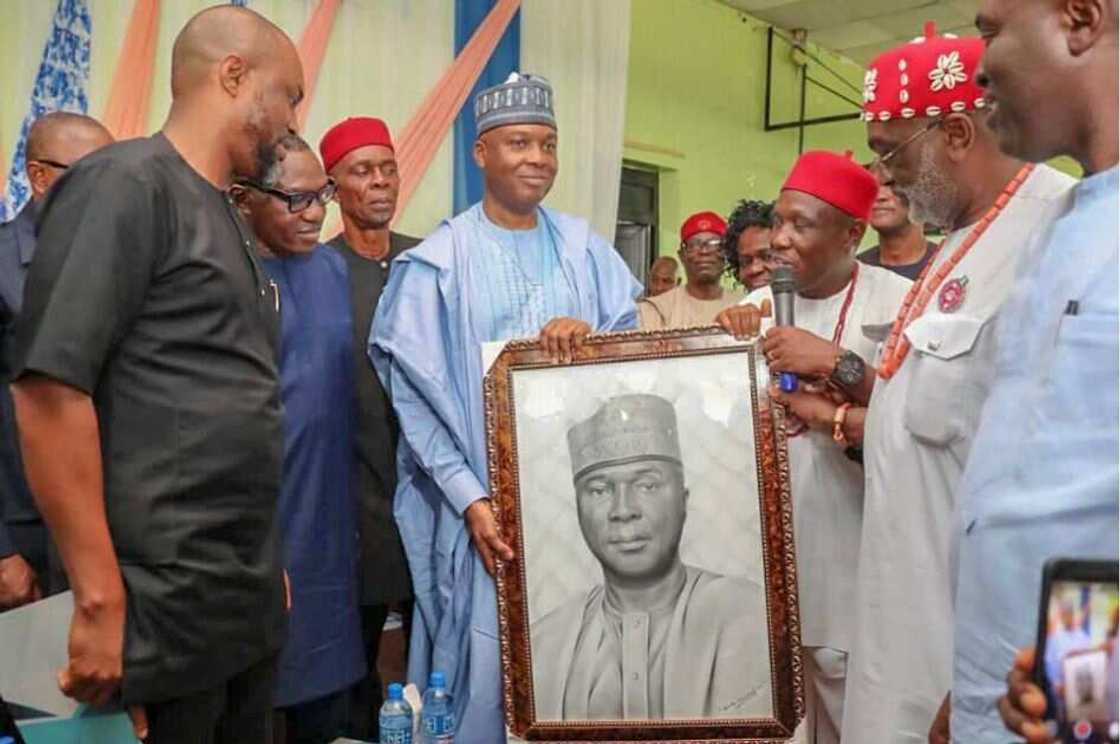 Takaitaccen tarihin Shugaban Majalisar Dattawan Najeriya Bukola Saraki Takaitaccen tarihin Shugaban Majalisar Dattawan Najeriya Bukola Saraki