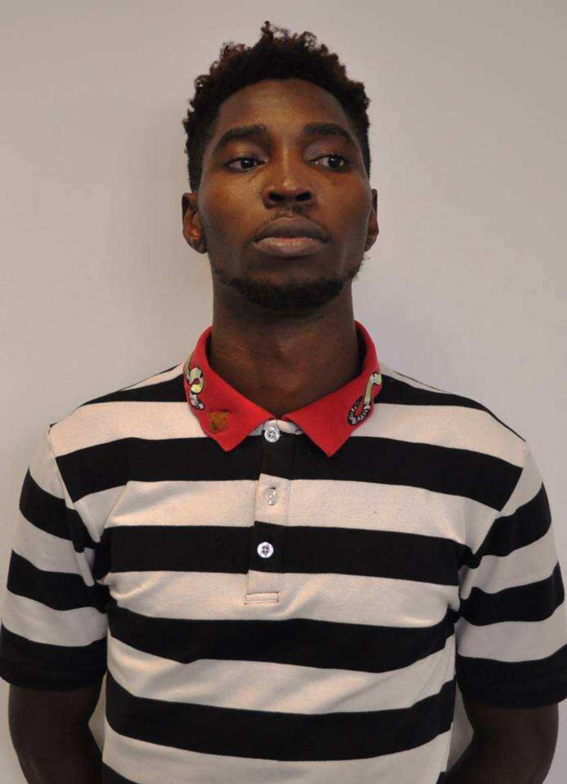 Hukumar EFCC ta kama manyan yan damfara ta intanet 9 a Abuja (hotuna) Hukumar EFCC ta kama manyan yan damfara ta intanet 9 a Abuja (hotuna)