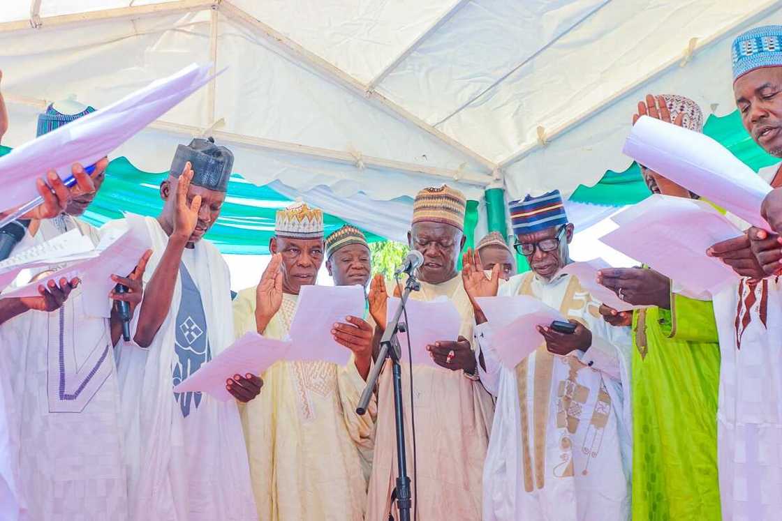 Yayinda ake rikici a Kano, an rantsar da sabbin Shugabannin Jam'iyar APC na jihar Gombe Yayinda ake rikici a Kano, an rantsar da sabbin Shugabannin Jam'iyar APC na jihar Gombe