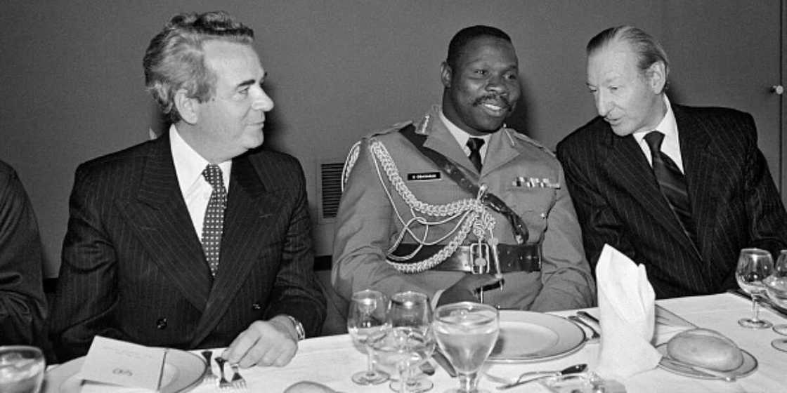 Waiwaye: Tsoffin hotunan tsohon Shugaban kasa Obasanjo da ke nuna shi jakadan Najeriya ne na kwarai Waiwaye: Tsoffin hotunan tsohon Shugaban kasa Obasanjo da ke nuna shi jakadan Najeriya ne na kwarai