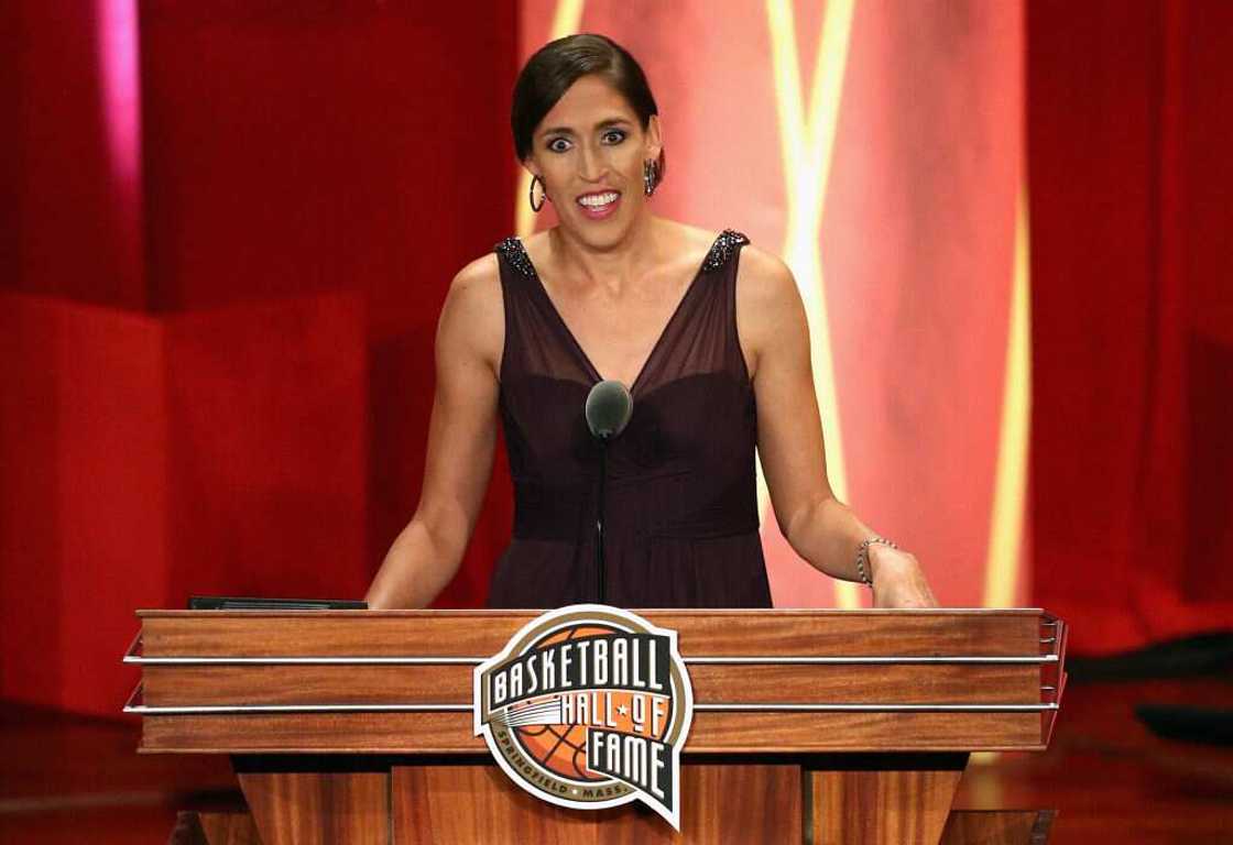 Female basketball commentator Female basketball commentator