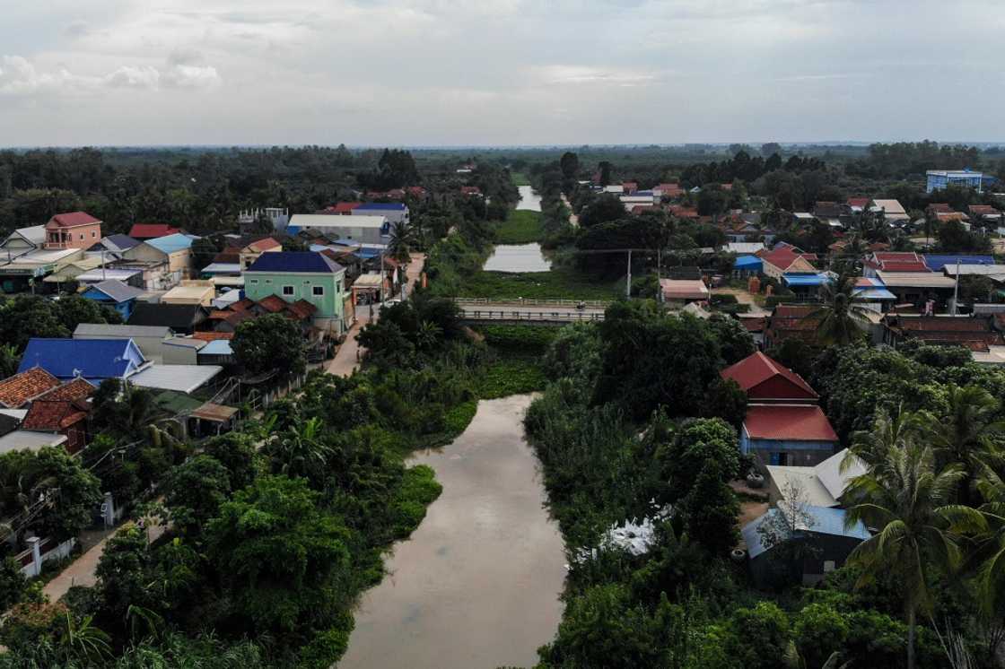 Homes dot the banks of the Prek Ta Hing channel, where the proposed second phase of the Funan Techo canal is set to be built Homes dot the banks of the Prek Ta Hing channel, where the proposed second phase of the Funan Techo canal is set to be built