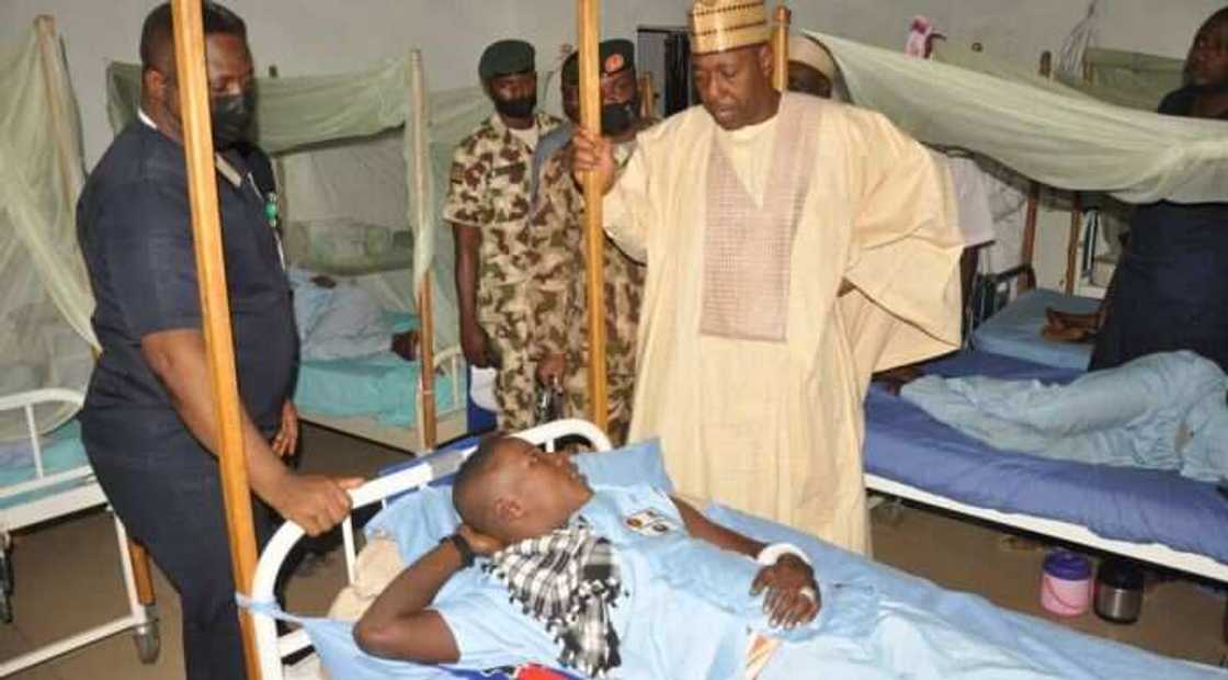 Gwamnan Borno Zulum yayin ziyarar sojoji Gwamnan Borno Zulum yayin ziyarar sojoji