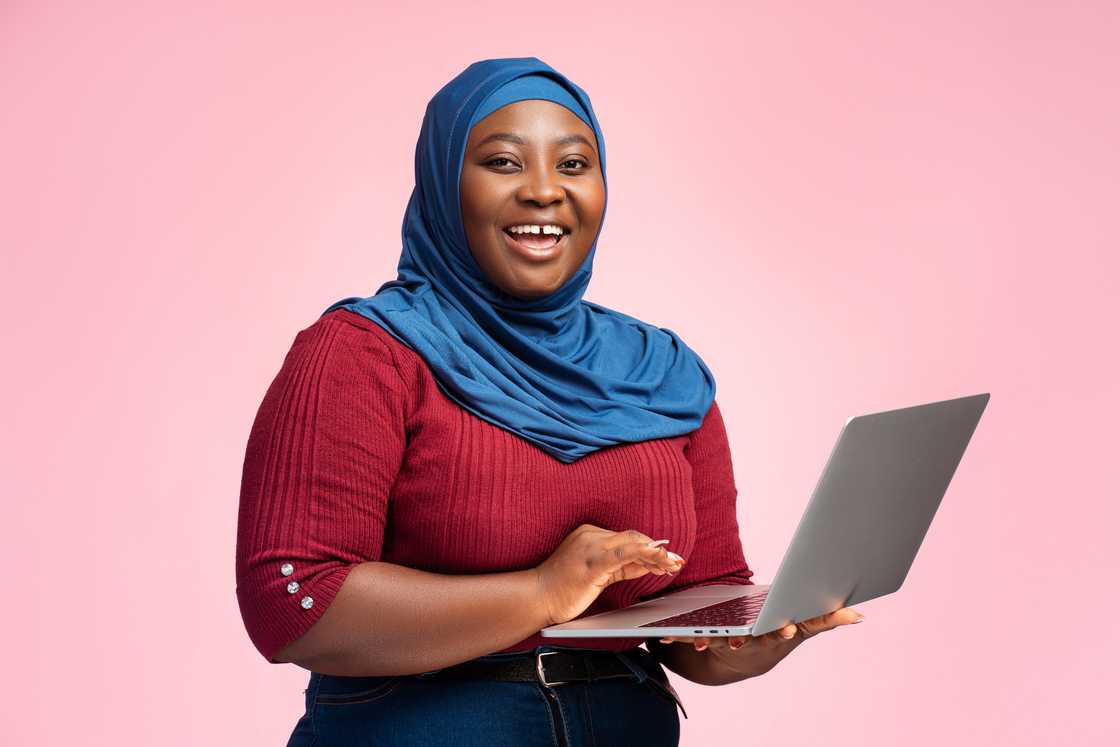 A lady holding a laptop