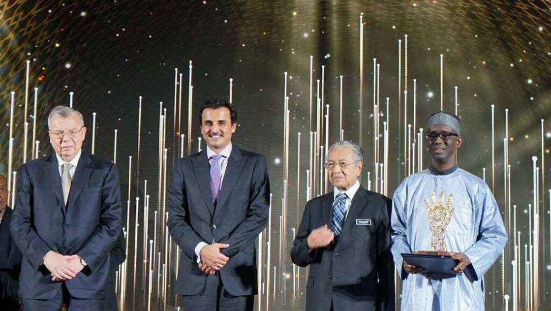 Buhari ya taya Nuhu Ribadu samun lambar yabo Buhari ya taya Nuhu Ribadu samun lambar yabo