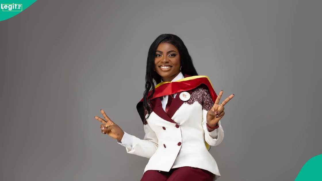 A best graduating science student with 4.86 CGPA shows amount she got as prize.