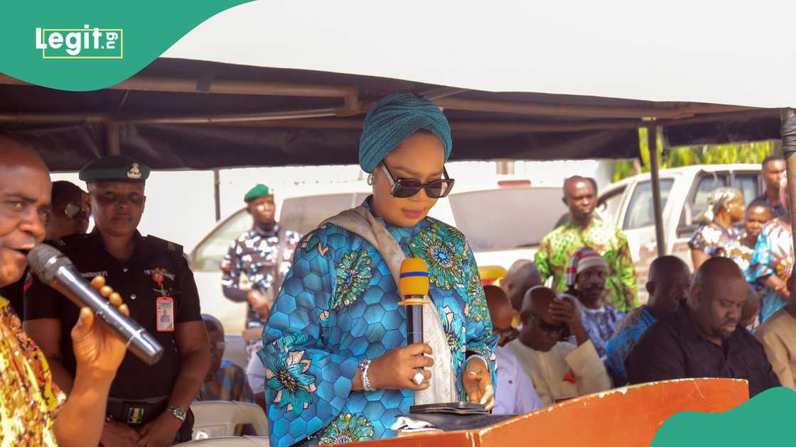 President Bola Tinubu's Minister of State for Labour and Employment, Nkeiruka Onyejeocha has said that President Bola Tinubu is committed to his promise to workers that minimum wage will be reviewed after three years. President Bola Tinubu's Minister of State for Labour and Employment, Nkeiruka Onyejeocha has said that President Bola Tinubu is committed to his promise to workers that minimum wage will be reviewed after three years.