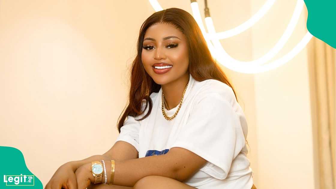 Regina Daniels struggles to walk as bodyguards support her during a Children’s Day carnival in Asaba Regina Daniels struggles to walk as bodyguards support her during a Children’s Day carnival in Asaba