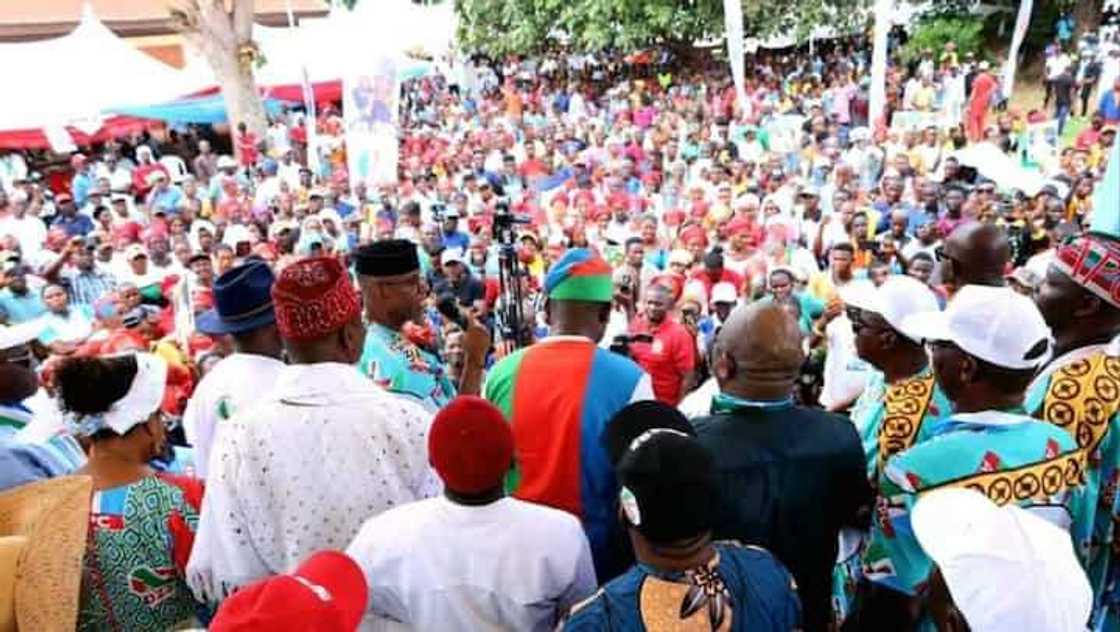 Mambobin PDP sun sauya sheka, sun koma APC a jihar Delta Mambobin PDP sun sauya sheka, sun koma APC a jihar Delta