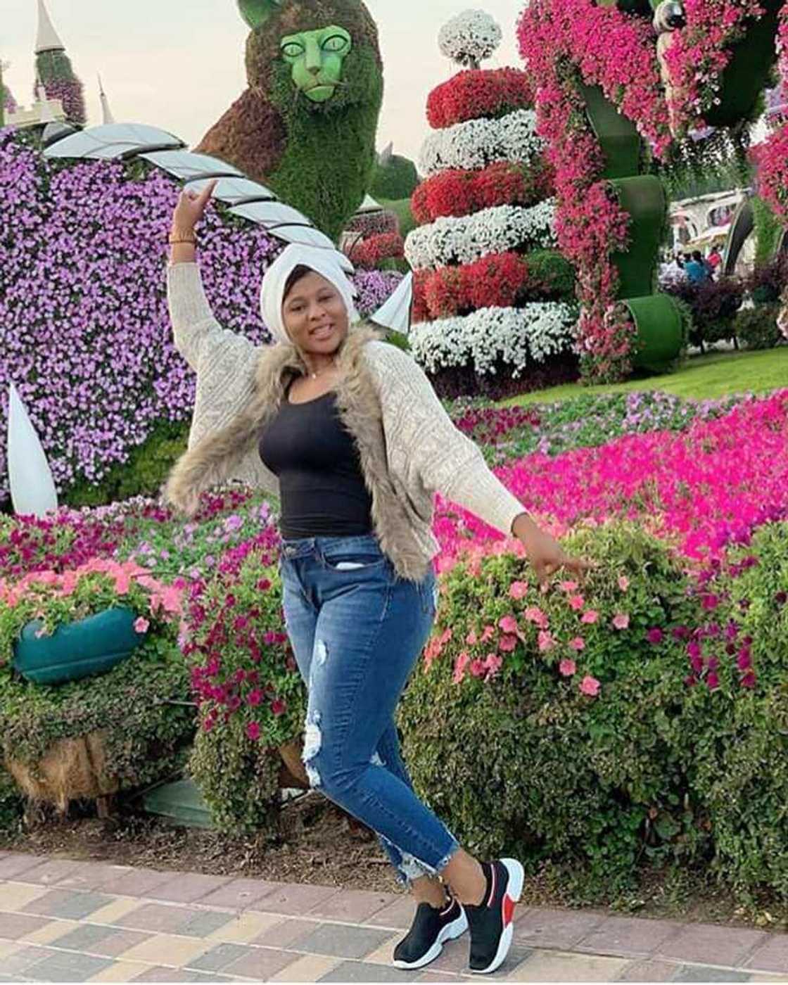 Hotuna: Tayi shigar kamala a Saudiyya, amma ta fidda tsiraicinta a Dubai - Mutane sun kalubalanci Sadiya Kabala Hotuna: Tayi shigar kamala a Saudiyya, amma ta fidda tsiraicinta a Dubai - Mutane sun kalubalanci Sadiya Kabala