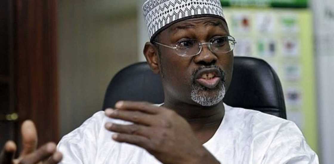 Matasa sun yi wa Jega wankin babban bargo kan kwatanta APC da PDP