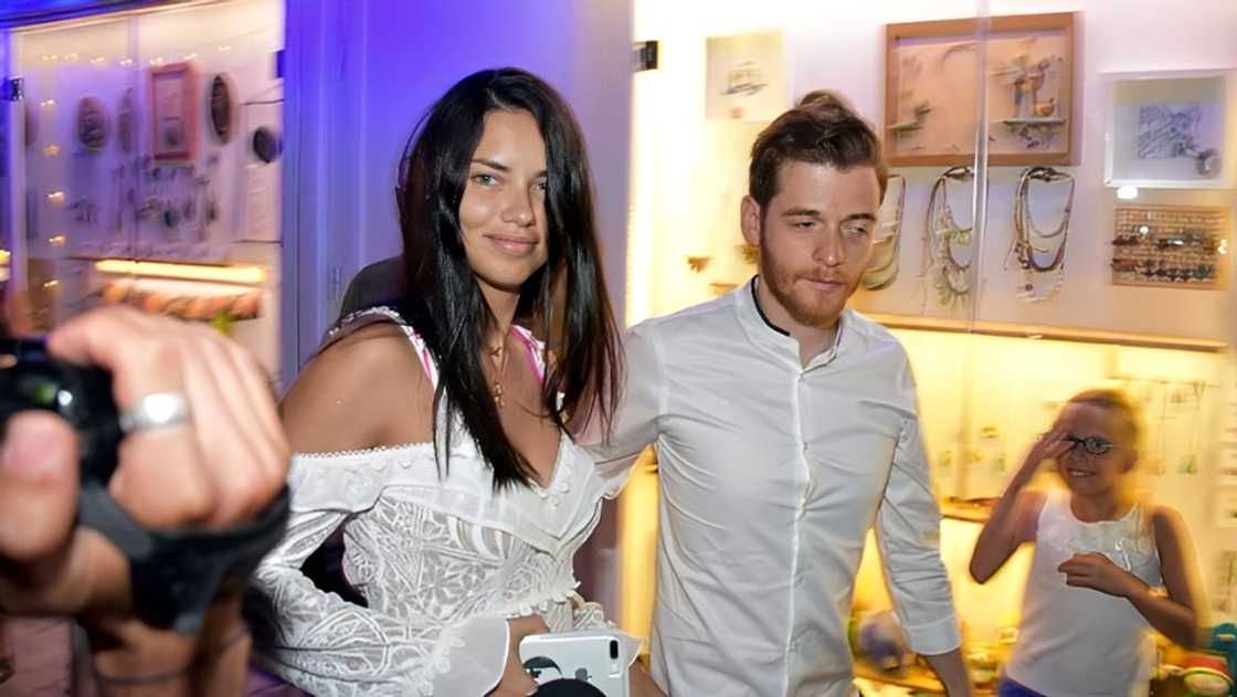 Adriana Lima (L) and writer Metin Hara (R) arrive hand in hand at a restaurant