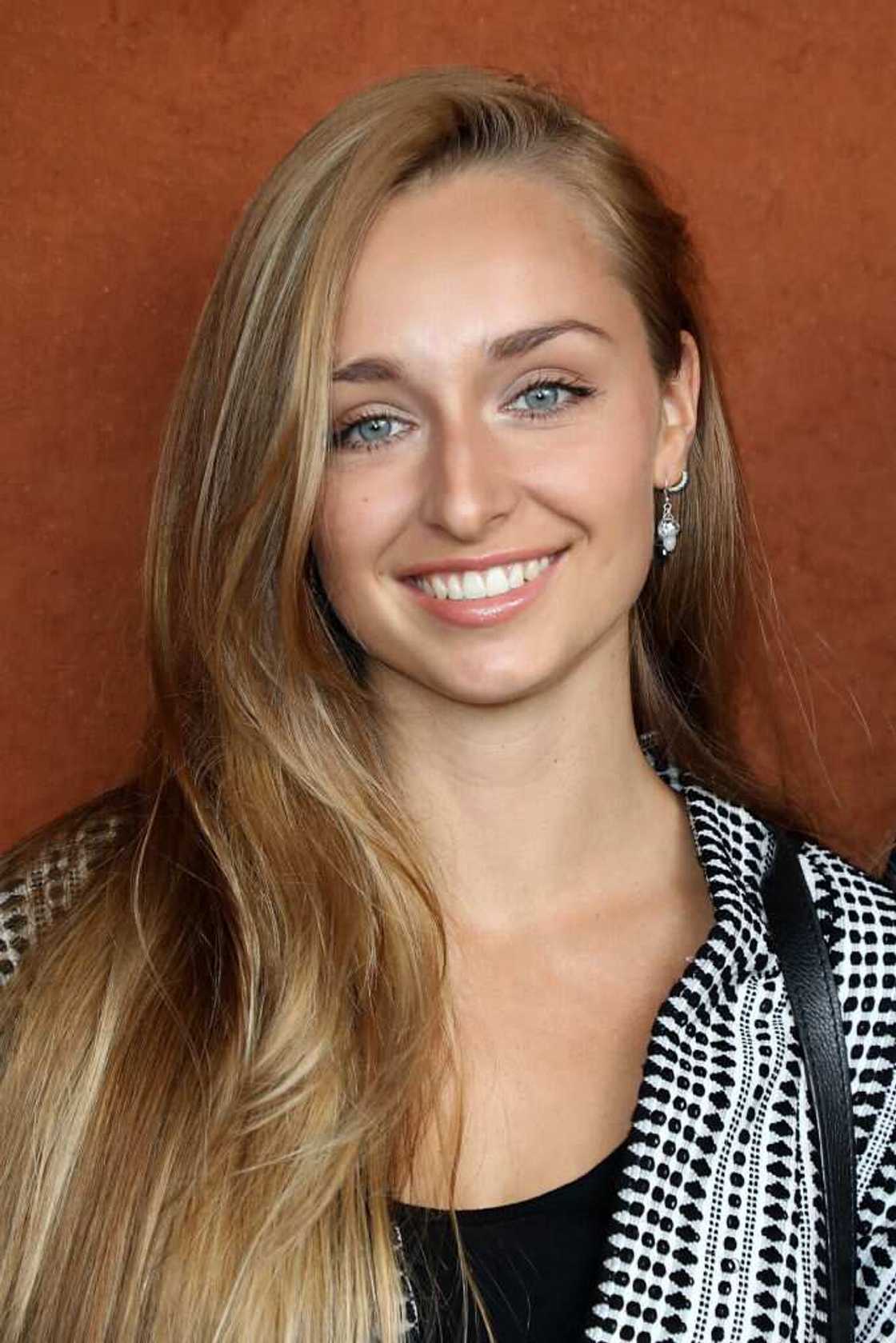 Emma Smet , la petite-fille de Johnny Hallyday Emma Smet , la petite-fille de Johnny Hallyday