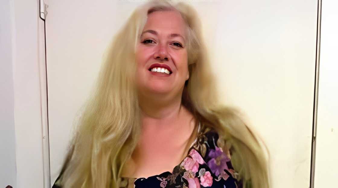 Drew Barrymore's older sister, Jessica Blyth Barrymore, poses in a floral top Drew Barrymore's older sister, Jessica Blyth Barrymore, poses in a floral top