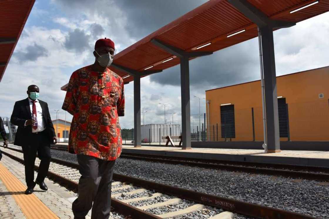 Buhari zai kashe fiye da Naira Tiriliyan 1 wajen tada titin jirgin kasan Fatakwal zuwa Maiduguri Buhari zai kashe fiye da Naira Tiriliyan 1 wajen tada titin jirgin kasan Fatakwal zuwa Maiduguri