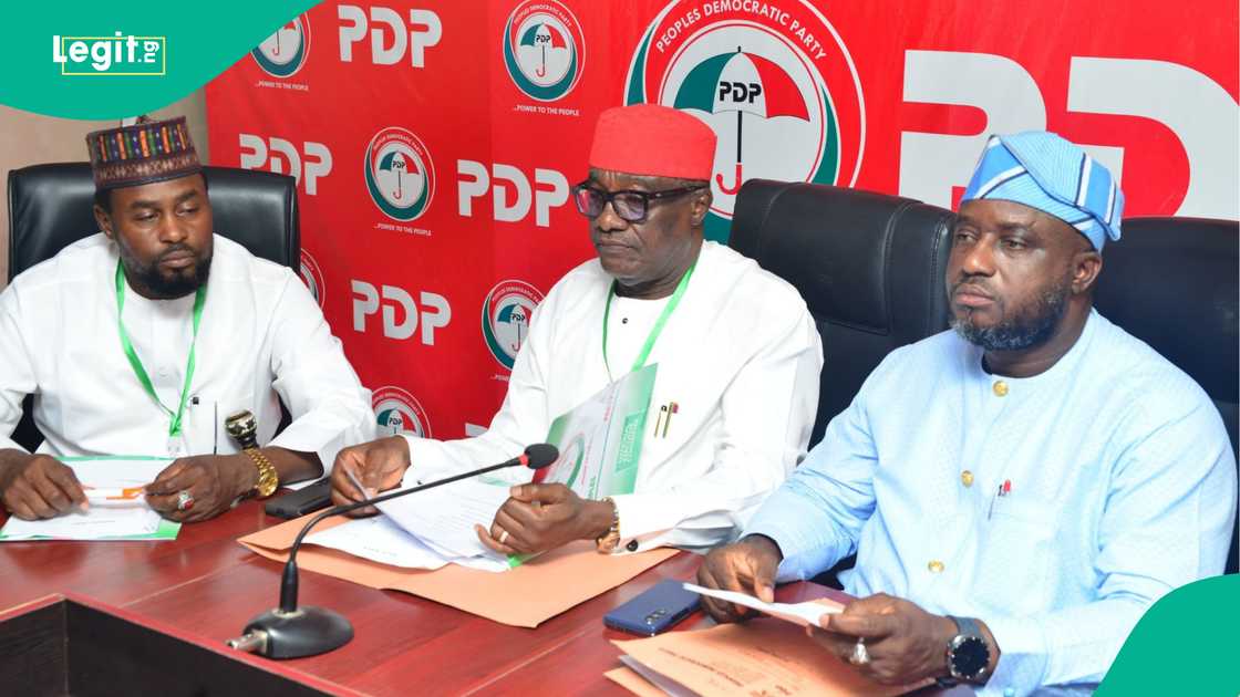 PDP tsagin Wike ta tsige shugabanninta a jihohi 6. PDP tsagin Wike ta tsige shugabanninta a jihohi 6.