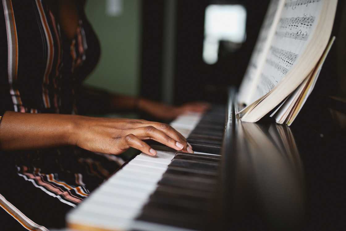 a lady playing piano