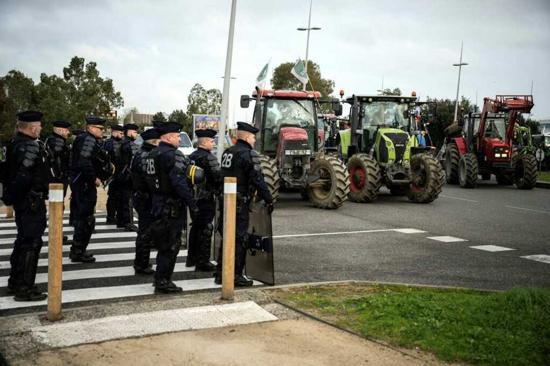 Police have been told to avoid heavy-handed tactics Police have been told to avoid heavy-handed tactics