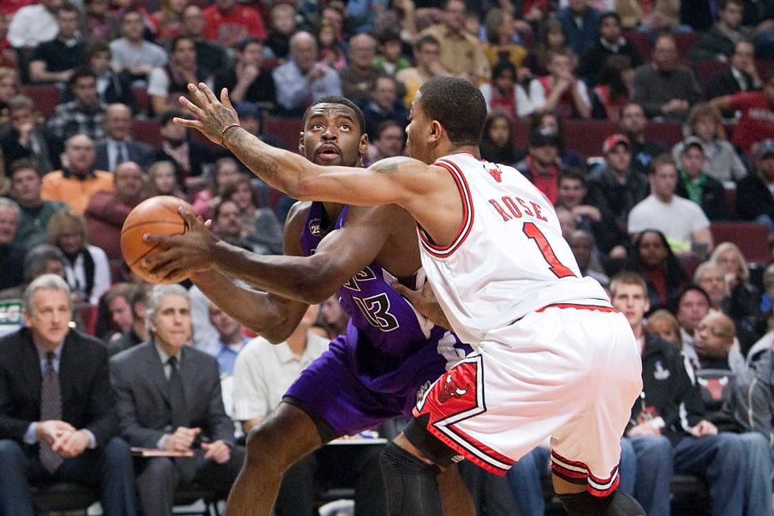 Sacramento Kings guard Tyreke Evans drives past Chicago Bulls guard Derrick Rose at the United Centre, in Chicago, Illinois, USA Sacramento Kings guard Tyreke Evans drives past Chicago Bulls guard Derrick Rose at the United Centre, in Chicago, Illinois, USA