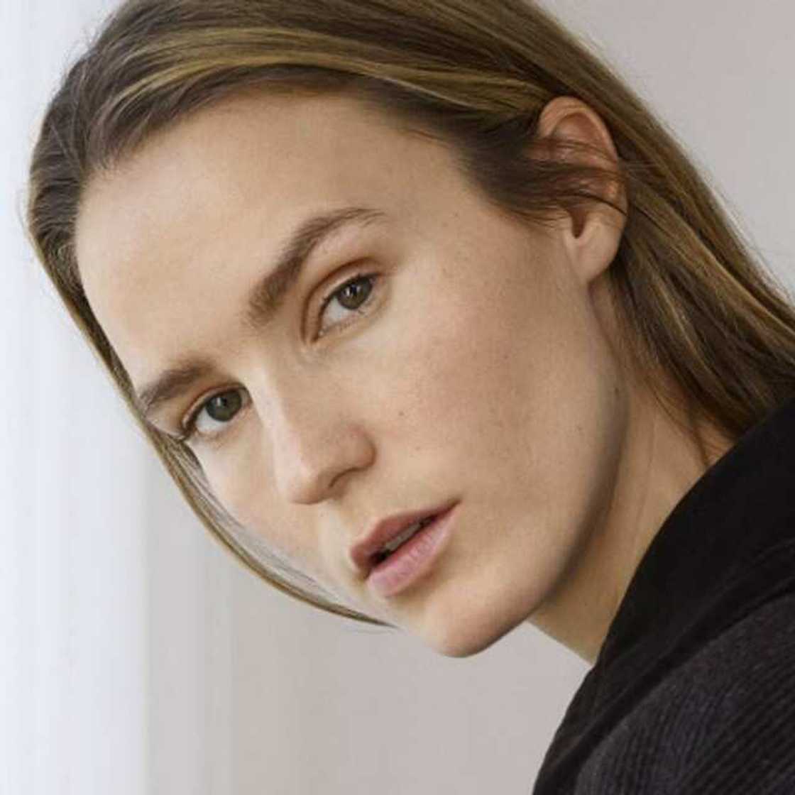 Amanda Collin biography Amanda Collin biography