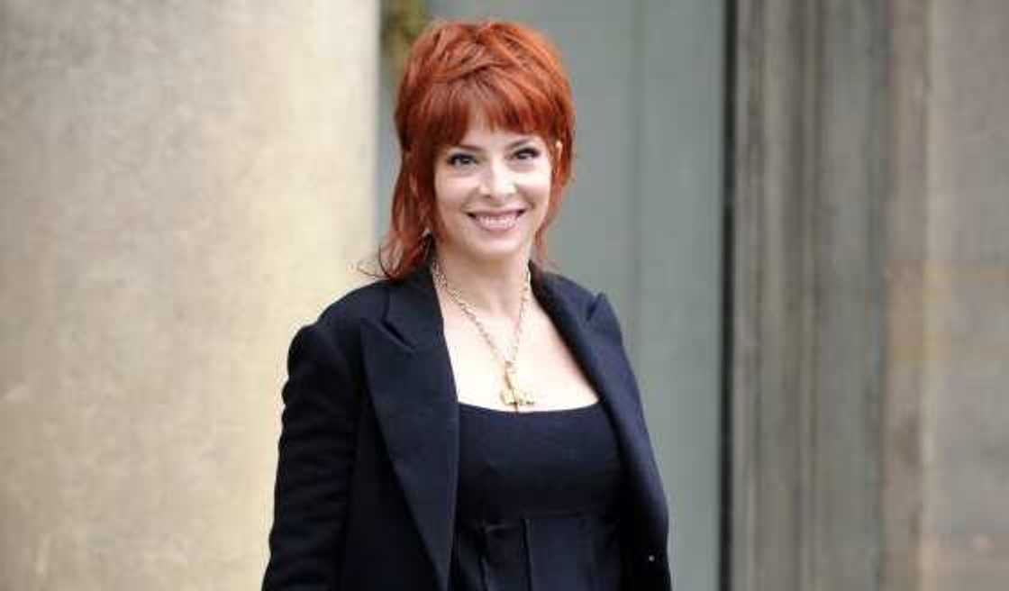 Élevée comme l'enfant de Mylène Farmer, que devient Clémence ? Élevée comme l'enfant de Mylène Farmer, que devient Clémence ?