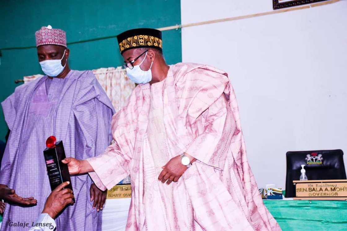 Gwamnan Bauchi Ya amince ya biya ma ɗaliban Sakandiren jihar kuɗin JAMB da NECO Gwamnan Bauchi Ya amince ya biya ma ɗaliban Sakandiren jihar kuɗin JAMB da NECO