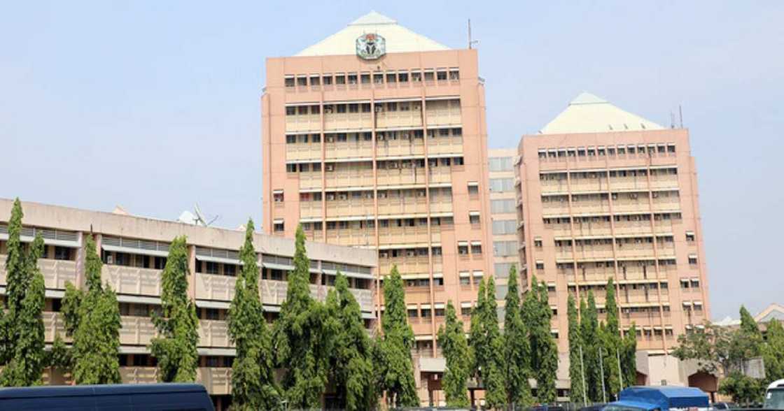 An titsiye ministocin Najeriya, sun kasa bayani kan inda N324bn ya tafi - Rahoto An titsiye ministocin Najeriya, sun kasa bayani kan inda N324bn ya tafi - Rahoto