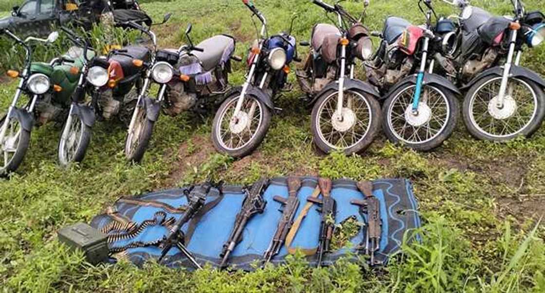 Kayan aikin da aka kwato. Kayan aikin da aka kwato.