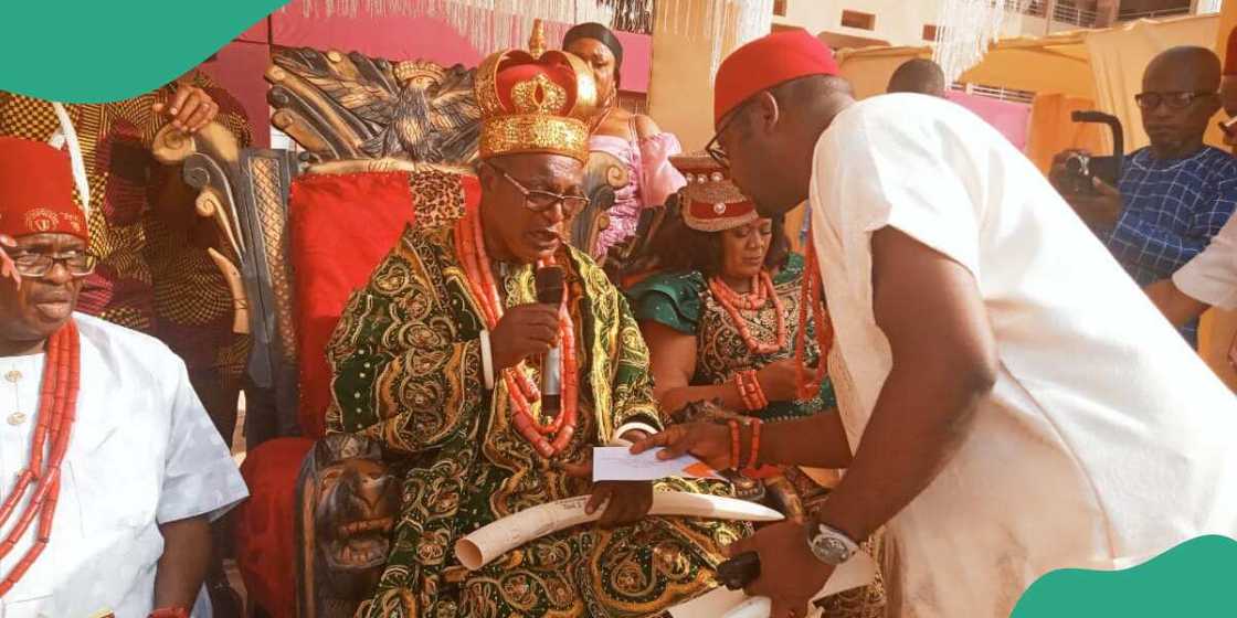 Gwamna ya dakatar da basarake a Anambra Gwamna ya dakatar da basarake a Anambra