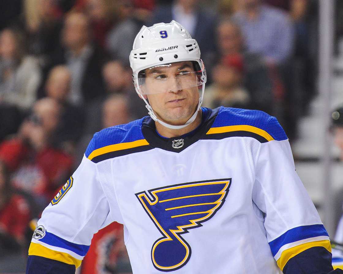 Scottie Upshall #9 of the St Louis Blues in action against the Calgary Flames Scottie Upshall #9 of the St Louis Blues in action against the Calgary Flames