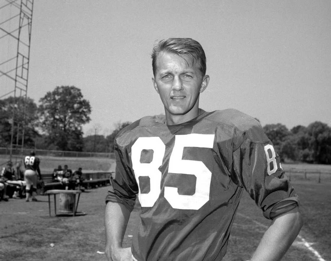 Del Shofner training in the field Del Shofner training in the field