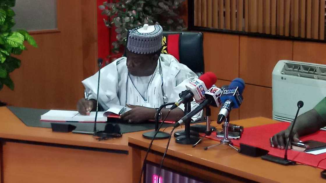 Yanzu-yanzu: Gwamna Lalong ya yiwa Buratai ta'aziyar rasuwar Janar Alkali Yanzu-yanzu: Gwamna Lalong ya yiwa Buratai ta'aziyar rasuwar Janar Alkali