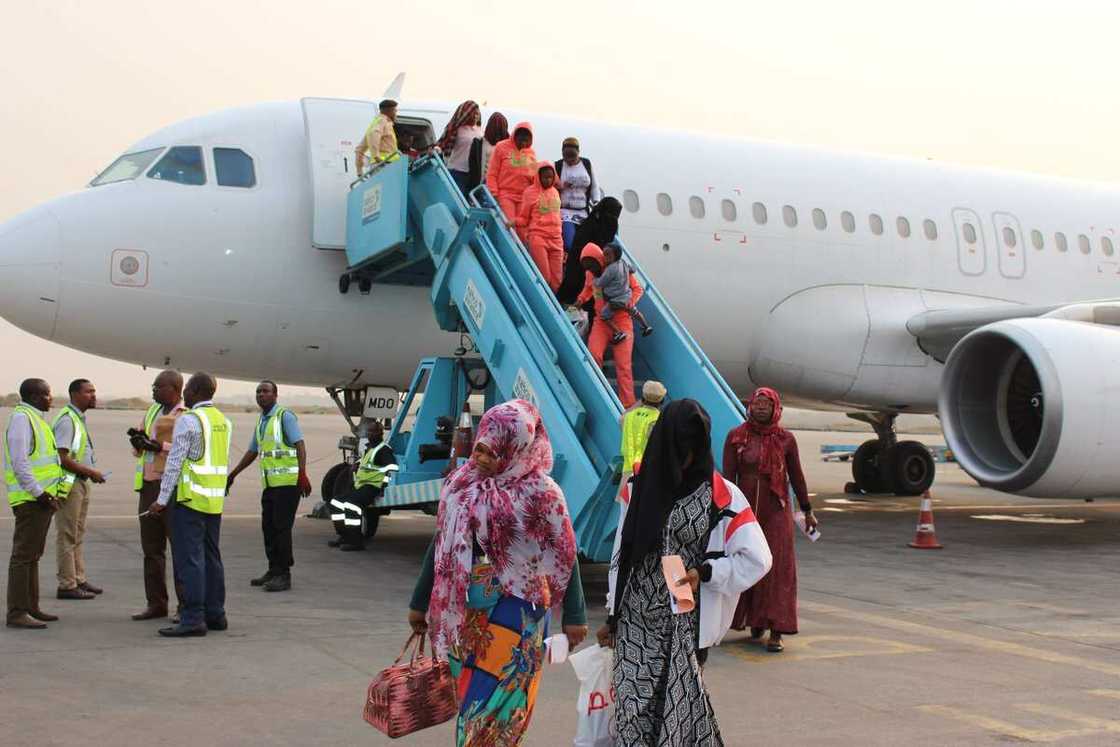 'Yan Nijeriya 802 da suka makale a Saudiyya za su dawo yau 'Yan Nijeriya 802 da suka makale a Saudiyya za su dawo yau