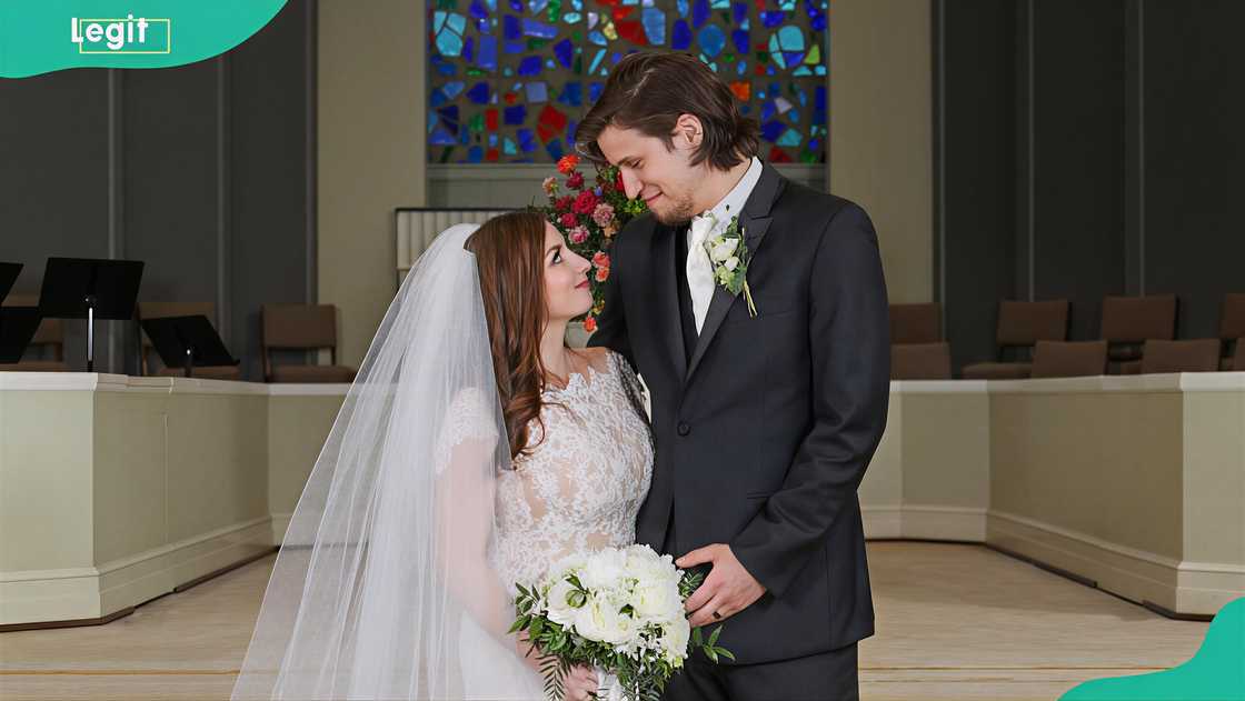 Gloria Mills Chapman and her husband, Long, on their wedding day