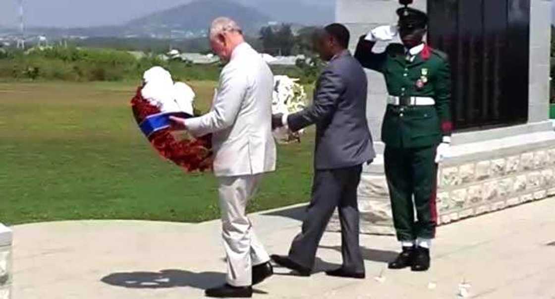 Yakin duniya na II: Yariman Ingila ya karrama sojojin Najeriya da suka kwanta dama, hotuna Yakin duniya na II: Yariman Ingila ya karrama sojojin Najeriya da suka kwanta dama, hotuna