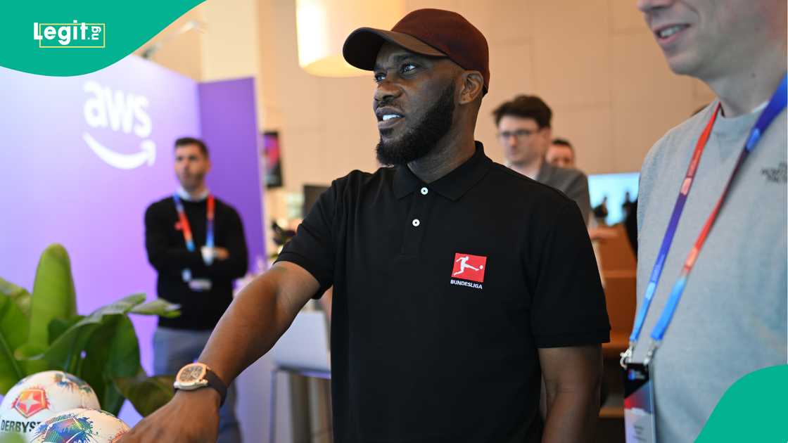 Austin Jay-Jay Okocha, Bayern Munich, Eintracht Frankfurt, Germany, Borussia Neunkirchen.