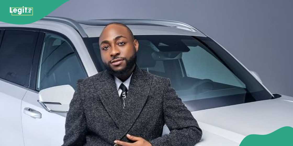 Fans applaud Davido over reaction to lady. Fans applaud Davido over reaction to lady.