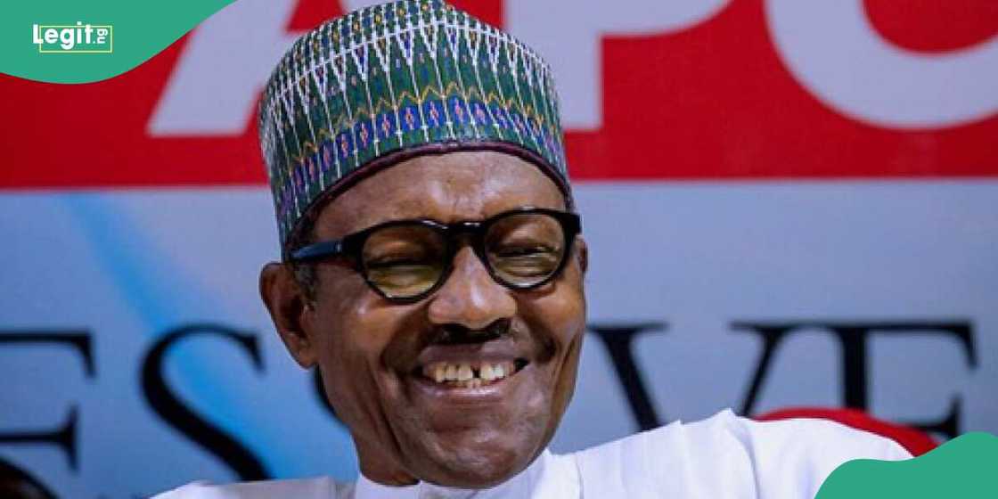 Hoton tsohon Shugaban kasa Buhari yana dariya Hoton tsohon Shugaban kasa Buhari yana dariya