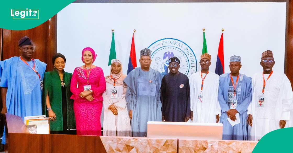 Tinubu tare da ministoci. Tinubu tare da ministoci.