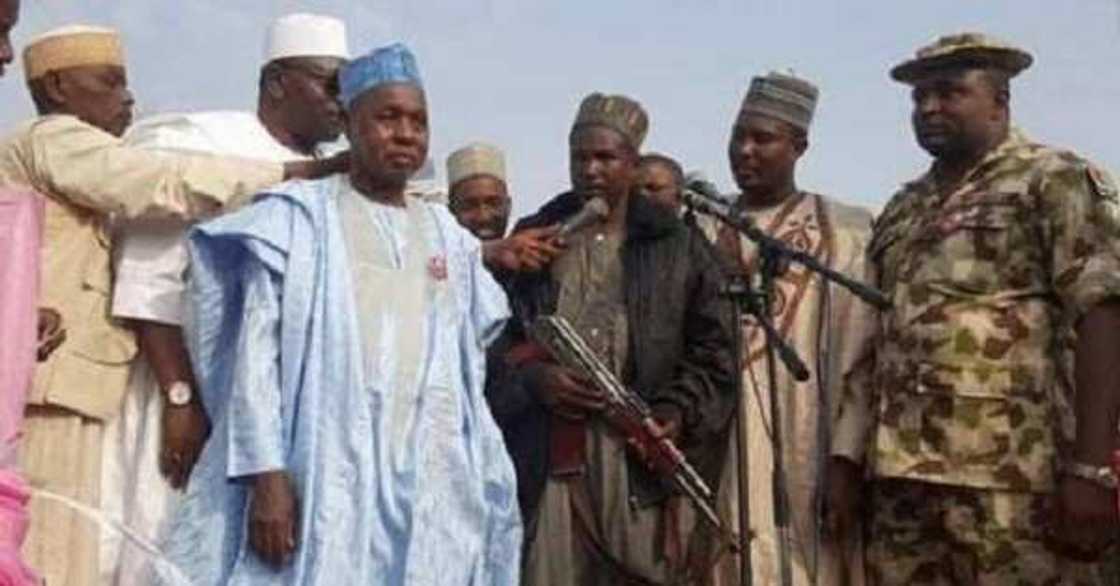 'Yan bindiga sun yi awon gaba da dumbin dalibai a makarantar sakandire a Katsina 'Yan bindiga sun yi awon gaba da dumbin dalibai a makarantar sakandire a Katsina