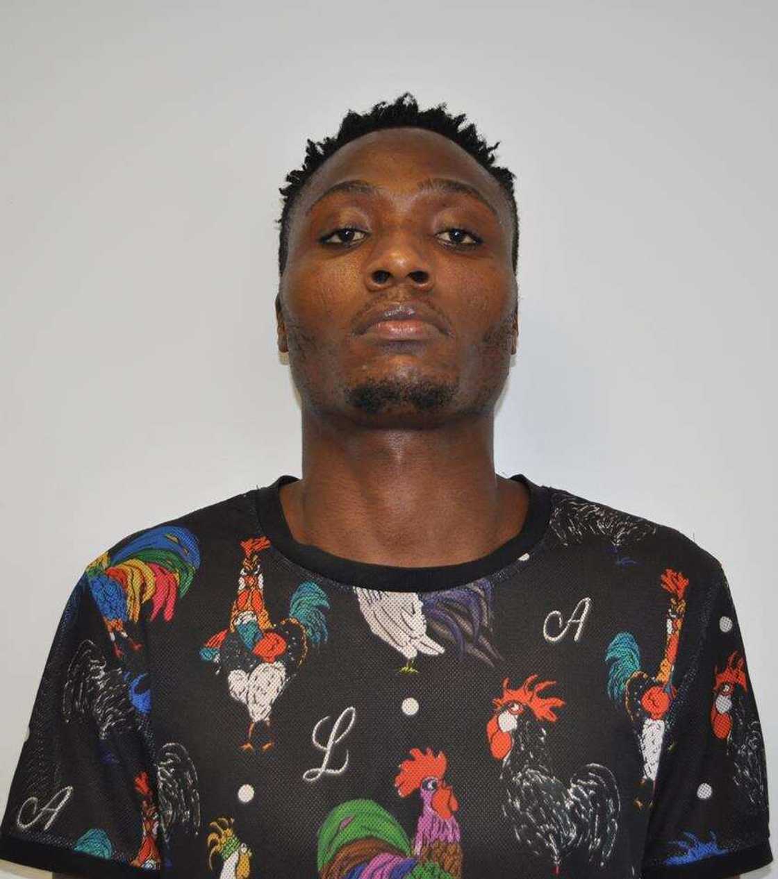 Hukumar EFCC ta kama manyan yan damfara ta intanet 9 a Abuja (hotuna) Hukumar EFCC ta kama manyan yan damfara ta intanet 9 a Abuja (hotuna)