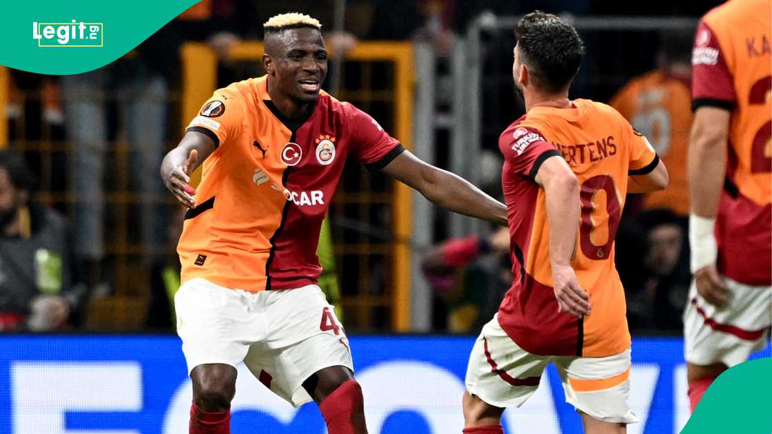 Victor Osimhen, Dries Mertens, Galatasaray, Tottenham Hotspur, Ali Sami Yen Spor Kompleksi, Istanbul, Turkiye, UEFA Europa League. Victor Osimhen, Dries Mertens, Galatasaray, Tottenham Hotspur, Ali Sami Yen Spor Kompleksi, Istanbul, Turkiye, UEFA Europa League.